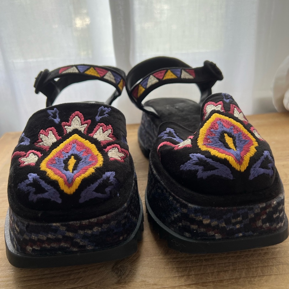 FARM Rio Embroidered Platform Shoe In Black Women’s Size 8 New - Picture 3 of 11